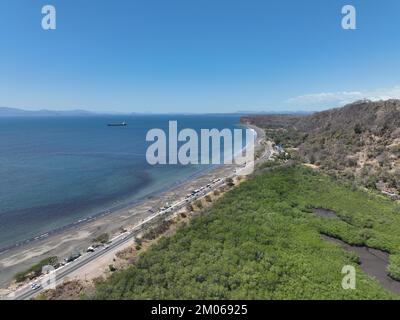 Blick aus der Vogelperspektive auf Puerto Caldera in Costa Rica Stockfoto
