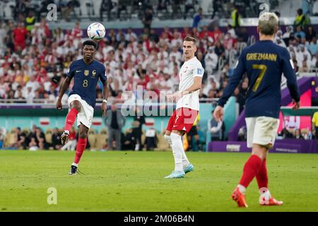 DOHA, KATAR - DEZEMBER 4: Spieler von Frankreich Aurélien Tchouaméni während des FIFA-Weltmeisterschafts-2022 16-Spiels von Katar zwischen Frankreich und Polen im Al Thumama-Stadion am 4. Dezember 2022 in Doha, Katar. (Foto: Florencia Tan Jun/PxImages) Stockfoto