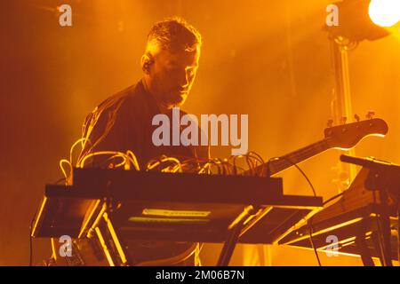 Mailand, Italien, 03.. Dezember 2022. Bonobo tritt live im Fabrique in Mailand auf. Credits: Maria Laura Arturi/Alamy Live News Stockfoto