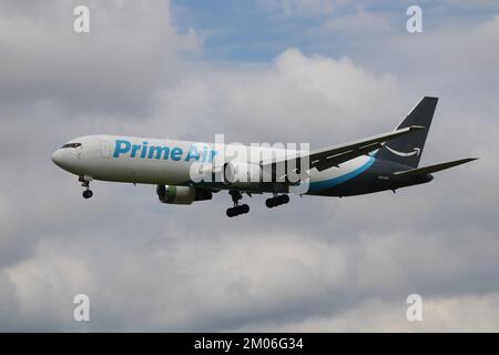 Amazon Prime Air auf dem Landeanflug am internationalen Flughafen Baltimore-Washington Stockfoto