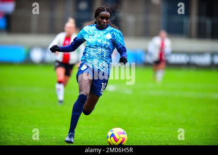 London, Großbritannien. 04.. Dezember 2022. Dartford, England, November 04 2022: Karin Muya ( 16 London City Lionesses) kontrolliert den Ball während des Spiels der Barclays FA Womens Championship League zwischen London City Lionesses und Southampton im Princes Park Stadium.England. (K Hodgson/SPP) Guthaben: SPP Sport Press Photo. Alamy Live News Stockfoto