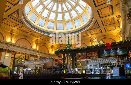 The Counting House Pub and Restaurant, George Square, Glasgow. Schottlands erster Wetherspoon. Ursprünglich der Hauptsitz der Bank of Scotland. Stockfoto