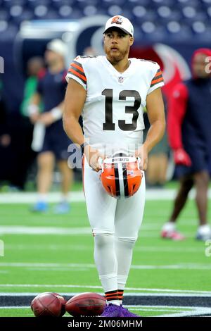 Houston, Texas, USA. 4.. Dezember 2022. Cleveland Browns spielte Corey Bojorquez (13) vor dem Spiel zwischen den Houston Texans und den Cleveland Browns im NRG Stadium in Houston, TX, am 4. Dezember 2022. (Kreditbild: © Erik Williams/ZUMA Press Wire) Kredit: ZUMA Press, Inc./Alamy Live News Stockfoto