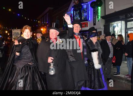 Rochester ging zurück in die viktorianische Epoche, um den Autor Charles Dickens mit dem Dickensian Christmas Festival der Stadt zu feiern. Viele berühmte Figuren Stockfoto