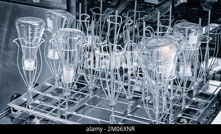 Das Glas der Glühbirne. Chemische Kolben. Chemischen Behältern. Glaswaren. Stockfoto