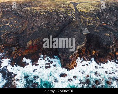 Klippen an der Küste der Südküste Islands Stockfoto