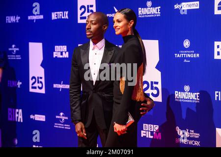 London, Großbritannien. 4. Dezember 2022 Alesha Dixon und Azuka Ononye nehmen an der Zeremonie der British Independent Film Awards im Old Billingsgate in East London Teil. Foto: Sonntag, 4. Dezember 2022. Das Foto sollte lauten: Matt Crossick/Empics/Alamy Live News Stockfoto