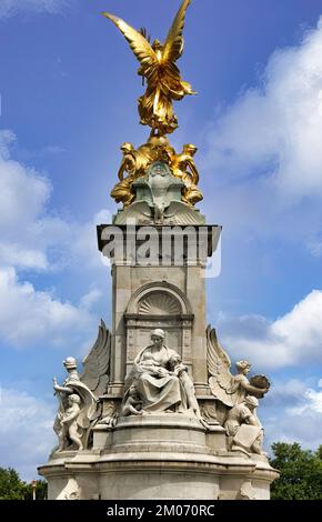 Der Buckingham Palace, der sich in der Londoner City of Westminster befindet, ist die offizielle Residenz des britischen Herrschers Stockfoto