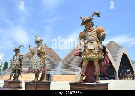 Statuen der Figuren Minestrello und Pasticcina als alleinige Allegorie für das Kochen. Die Food People Statuen von Dante Ferretti auf der Expo 2015. Stockfoto