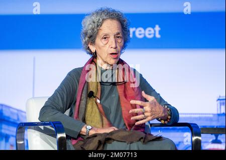 Washington, Usa. 04.. Dezember 2022. Ruth Messinger, Beraterin für soziale Gerechtigkeit, spricht auf der J Street National Conference 2022, die im Omni Shoreham Hotel in Washington, DC, stattfindet. Kredit: SOPA Images Limited/Alamy Live News Stockfoto