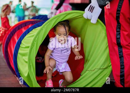 04. Dezember 2022, Sunrise, Florida, USA: Christmas cheer for Kids, jährliche Live-Auftritte und Spielzeugfahrt für Kinder aus armen Familien in Südflorida. Stockfoto