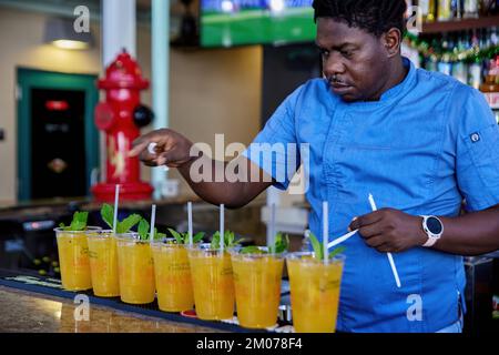 04. Dezember 2022, Sunrise, Florida, USA: Christmas cheer for Kids, jährliche Live-Auftritte und Spielzeugfahrt für Kinder aus armen Familien in Südflorida. Stockfoto