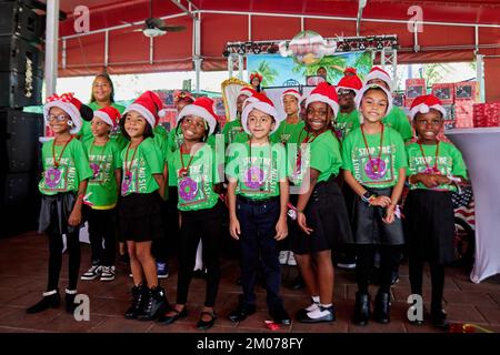 04. Dezember 2022, Sunrise, Florida, USA: Christmas cheer for Kids, jährliche Live-Auftritte und Spielzeugfahrt für Kinder aus armen Familien in Südflorida. Stockfoto