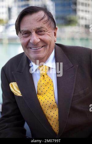 0/10/09 Barry Humphries, australischer Komiker, Satiriker, dadaist, Künstler und Schauspieler, vielleicht am besten bekannt für seinen auf der Bühne und im Fernsehen Stockfoto