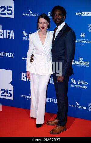 London, Großbritannien. 04.. Dezember 2022. Olivia Williams und Rhashan Stone nahmen am 04. Dezember 25. 2022 an den British Independent Film Awards 2022 in Old Billingsgate in London, England, Teil. Foto: Aurore Marechal/ABACAPRESS.COM Kredit: Abaca Press/Alamy Live News Stockfoto