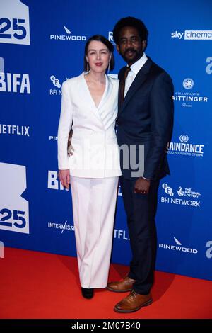 London, Großbritannien. 04.. Dezember 2022. Olivia Williams und Rhashan Stone nahmen am 04. Dezember 25. 2022 an den British Independent Film Awards 2022 in Old Billingsgate in London, England, Teil. Foto: Aurore Marechal/ABACAPRESS.COM Kredit: Abaca Press/Alamy Live News Stockfoto