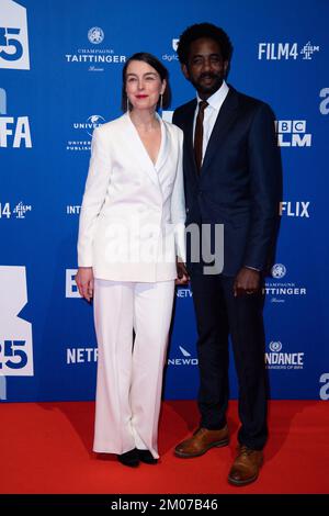 London, Großbritannien. 04.. Dezember 2022. Olivia Williams und Rhashan Stone nahmen am 04. Dezember 25. 2022 an den British Independent Film Awards 2022 in Old Billingsgate in London, England, Teil. Foto: Aurore Marechal/ABACAPRESS.COM Kredit: Abaca Press/Alamy Live News Stockfoto