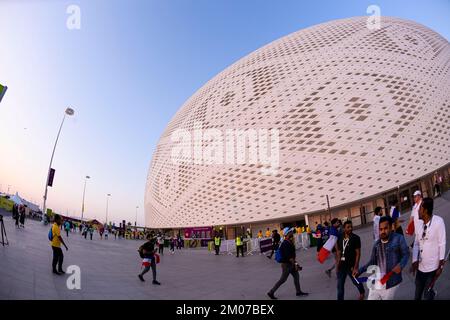 Doha, Katar. 04.. Dezember 2022. Al-Thumama-Stadion Blick auf das Spiel zwischen Frankreich und Polen, gültig für die Runde der Weltmeisterschaft 16 im Al-Thumama-Stadion in Doha, Katar. (Marcio Machado/SPP) Kredit: SPP Sport Press Photo. Alamy Live News Stockfoto