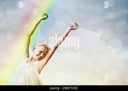 Mit dem Wind im Haar. Eine schöne und sorgenfreie junge Frau draußen. Stockfoto