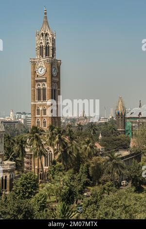 04 29 2011 Uhr alter Rajabai Uhrenturm vom Watson Hotel, jetzt Esplanade Mansions in Kala Ghoda Mumbai Maharashtra Indien Stockfoto