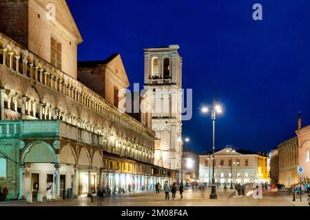 Loggia dei Mercanti auf der Südseite der Kathedrale, Ferrara, Italien Stockfoto