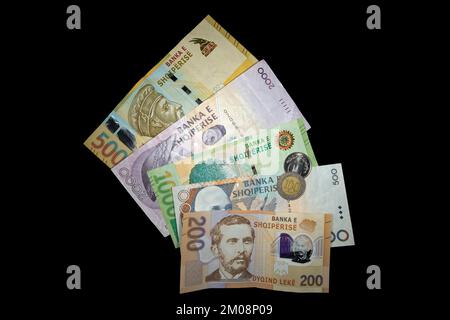 Lek, Banknoten der albanischen Währung in 200, 500, 1000, 2000 und 5000 Banknoten, 2 Münzen 50 und 100 Lek, Albanien, Europa Stockfoto