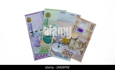 Lek, Banknoten der albanischen Währung in 200, 500, 1000, 2000 Banknoten und 4 Münzen, 5, 10, 50 und 100 Lek, Albanien, Europa Stockfoto