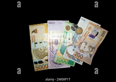 Lek, Banknoten der albanischen Währung in 200, 500, 1000, 2000 und 5000 Banknoten, 2 Münzen 50 und 100 Lek, Albanien, Europa Stockfoto