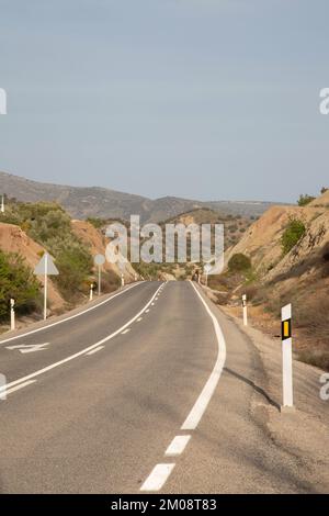 Straße im Sierra Magina Nationalpark, Jaen, Spanien Stockfoto