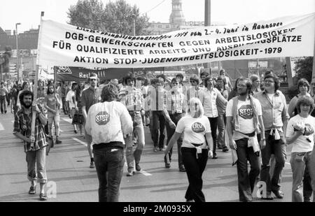 Das Pfingsttagung der gewerkschaftlichen Jugend beschränkte sich nicht nur auf Camping und kulturelle Aktivitäten, sondern die Jugend ging gegen die Jugend auf die Straße Stockfoto