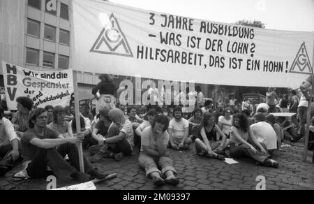 Das Pfingsttagung der gewerkschaftlichen Jugend beschränkte sich nicht nur auf Camping und kulturelle Aktivitäten, sondern die Jugend ging gegen die Jugend auf die Straße Stockfoto