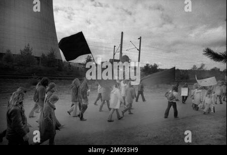 Mehr als 10 000 Gegner der Kernkraft und der Atomwaffen demonstrierten für ihre Ziele am 25.10.1980 in Lingen, Deutschland, Europa Stockfoto