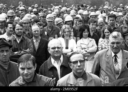 Arbeiter und Angestellte der Chemischen Werke Huels (CWH), hier in Marl am 30. Juni 1971, machten einen spontanen Streik und forderten eine Lohnerhöhung von 11%, Germa Stockfoto