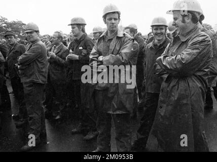 Arbeiter und Angestellte der Chemischen Werke Huels (CWH), hier in Marl am 30. Juni 1971, machten einen spontanen Streik und forderten eine Lohnerhöhung von 11%, Germa Stockfoto