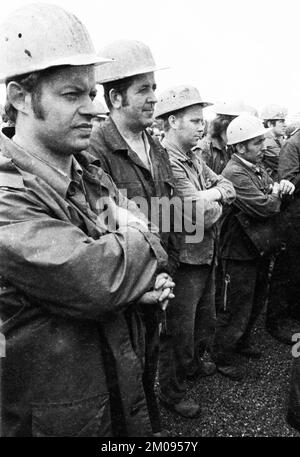 Arbeiter und Angestellte der Chemischen Werke Huels (CWH), hier in Marl am 30. Juni 1971, machten einen spontanen Streik und forderten eine Lohnerhöhung von 11%, Germa Stockfoto