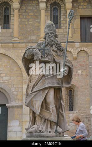 Statue St. Bonifatius vor dem Dom, Markt, Mainz, Rheinland-Pfalz, Deutschland Stockfoto