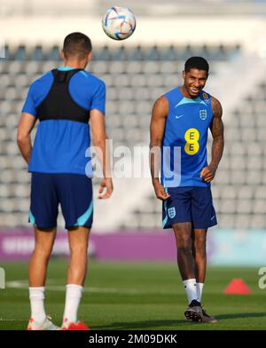 Englands Marcus Rashford während eines Trainings im Al Wakrah Sports Complex in Al Wakrah, Katar. Foto: Montag, 5. Dezember 2022. Stockfoto