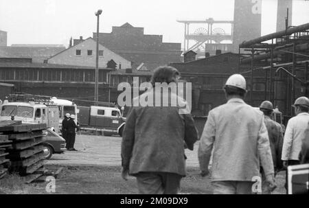 Die Kokerei der Gneisenau-Grube in Dortmund-Oespel wurde am 17. Juli 1974 durch eine Explosion erschüttert. Der Sachschaden war beträchtlich, Ger Stockfoto