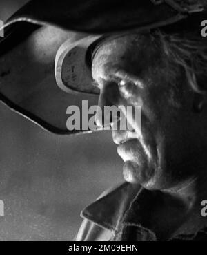 Stahlproduktion im Stahlwerk der Hoesch AG in Westfalenhuette am 4.12.1974 am Hochofenwerk und Siemens Martin Ofen (SM) in Dortmund, Ger Stockfoto