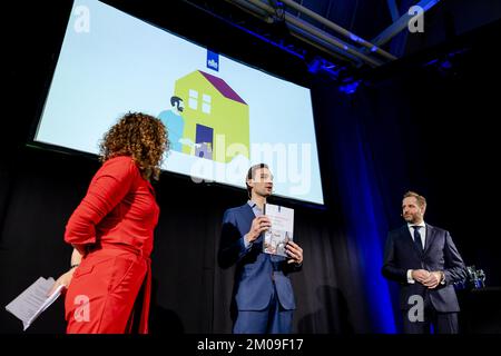 UTRECHT - Staatssekretär Maarten van Ooijen (VWS) stellt zusammen mit Minister Hugo de Jonge (öffentliches Wohnungswesen) den nationalen Aktionsplan zur Obdachlosigkeit vor. Der Plan "erste Wohnung" muss sicherstellen, dass die Obdachlosigkeit bis 2030 beendet wird, wozu sich die Niederlande durch die Unterzeichnung der Erklärung von Lissabon verpflichtet haben. ANP ROBIN VAN LONKHUIJSEN niederlande raus - belgien raus Stockfoto