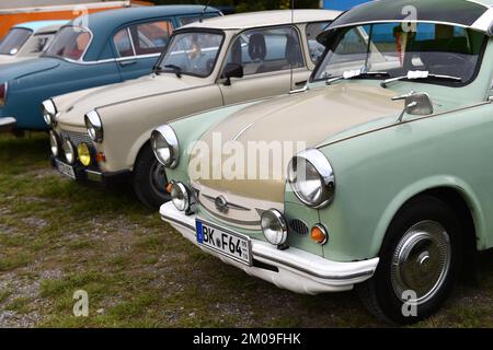 DDR-Oldtimer Trabant 601, P50 und Wolga GAZ-21 auf einem Oldtimer-Treffen in Benneckenstein im Harz-Gebirge, Deutschland, Europa Stockfoto