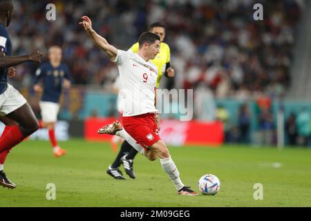 Robert Lewandowski (POL), 4. DEZEMBER 2022 - Fußball / Fußball : FIFA-Weltmeisterschaft 2022. Runde 16 zwischen Frankreich 3-1 Polen im Al-Thumama-Stadion in Doha, Katar. (Foto: Mutsu Kawamori/AFLO) Stockfoto