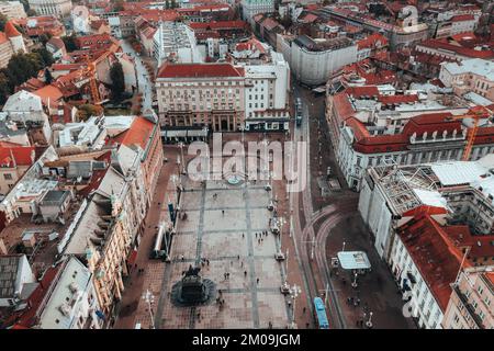 Blick von oben auf die Altstadt und das Stadtzentrum von Zagreb, Kroatien Stockfoto