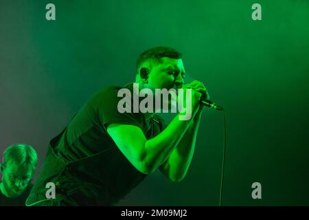 Glasgow, Schottland, Großbritannien. 04.. Dezember 2022. James Graham von The Twilight Sad tritt am 4.. Dezember 2022 im OVO Hydro in Glasgow auf. Gutschrift: Glasgow Green at Winter Time/Alamy Live News Stockfoto