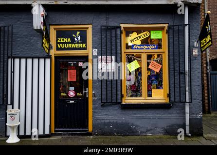 BAARLE-HERTOG - Außenansicht eines Ladens, in dem Feuerwerkskörper verkauft werden, gleich hinter der belgischen Grenze. ANP SEM VAN DER WAL niederlande raus - belgien raus Stockfoto