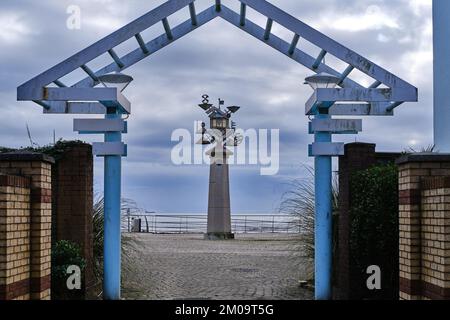 Leuchtturm-Skulptur, Marine gehen, Swansea, von Robert Conybear Stockfoto