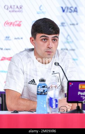 Doha, Katar. 05.. Dezember 2022. Pedri nimmt am 5. Dezember 2022 an einer Pressekonferenz im Qatar National Convention Center (QNCC) in Doha Teil, am Vorabend der Katar-Weltmeisterschaft 2022 des Fußballspiels 16 zwischen Marokko und Spanien. Kredit: Brasilien Photo Press/Alamy Live News Stockfoto