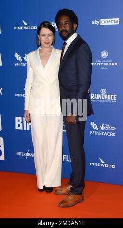 Foto muss gutgeschrieben werden ©Alpha Press 078237 04/12/2022 Olivia Williams and Rhashan Stone British Independent Film BIFA Awards 2022 in London Stockfoto