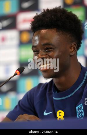 Bukayo Saka aus England anlässlich einer Pressekonferenz im Main Media Centre in Doha, Katar. Foto: Montag, 5. Dezember 2022. Stockfoto