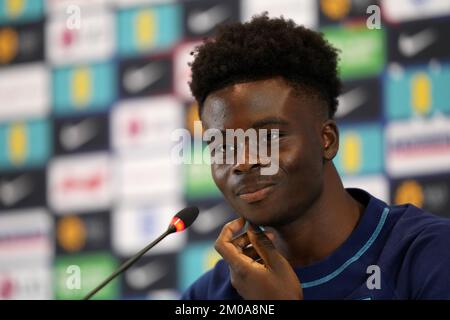 Bukayo Saka aus England anlässlich einer Pressekonferenz im Main Media Centre in Doha, Katar. Foto: Montag, 5. Dezember 2022. Stockfoto